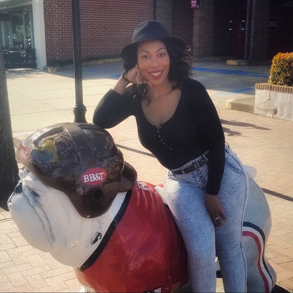 Hi! I'm VAL - Picture 2 of 7